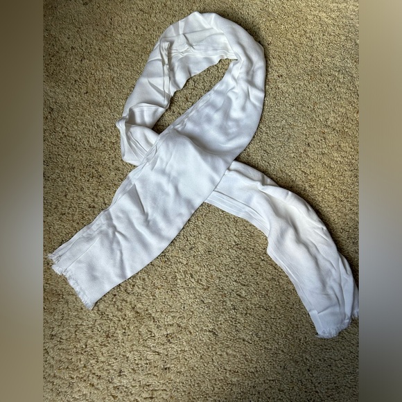 Vince Camuto Long White Scarf - Picture 6 of 7